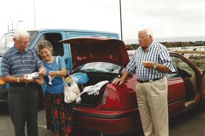Maureen and Joe on a picknic with her brother Johnny